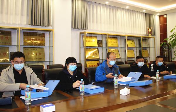 观摩组专家查阅过程性资料 观摩组专家查阅过程性资料